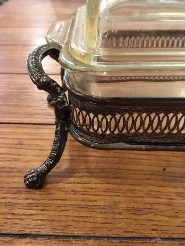 lot 339 image: ANTIQUE METAL DISH STAND & COLLECTIBLE DISHES