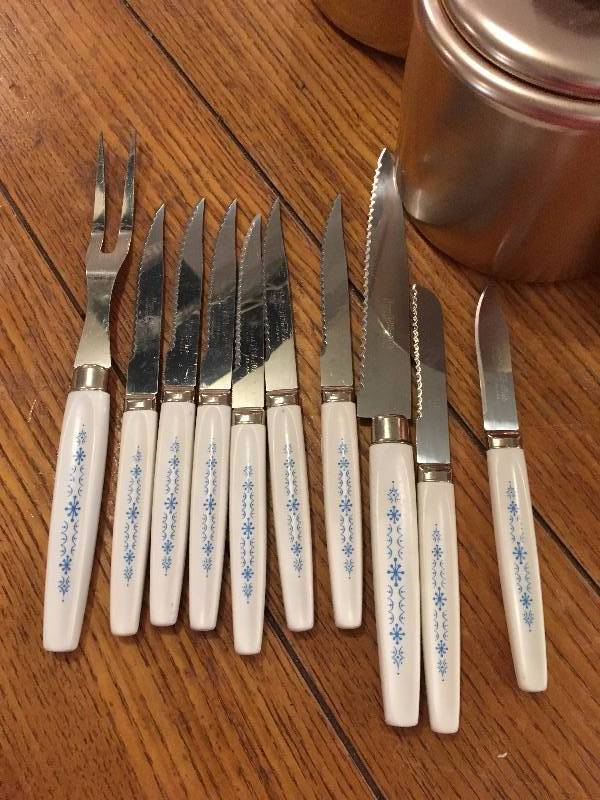 lot 352 image: STEAK KNIFE SET AND (4) METAL CANISTERS