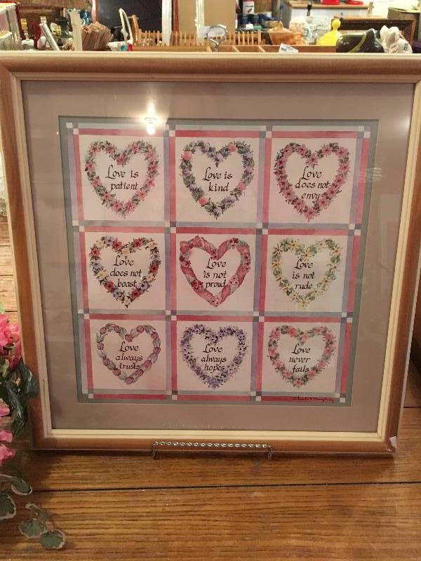lot 372 image: HOME DECOR LOT