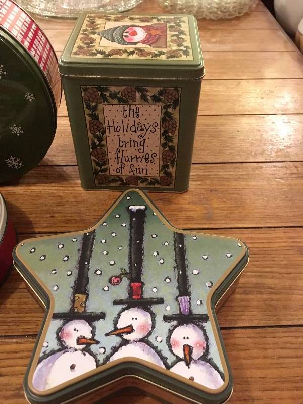 lot 386 image: CHRISTMAS LOT