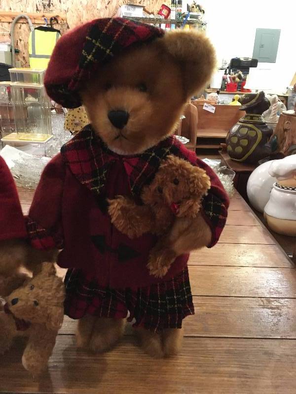 lot 396 image: DAN DEE COLLECTOR BEARS