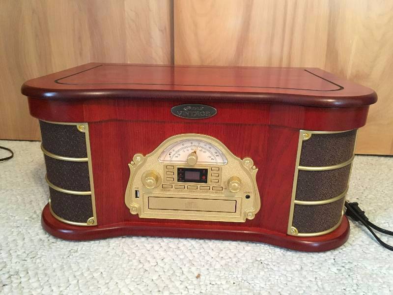 lot 242 image: Classical Bluetooth Turntable