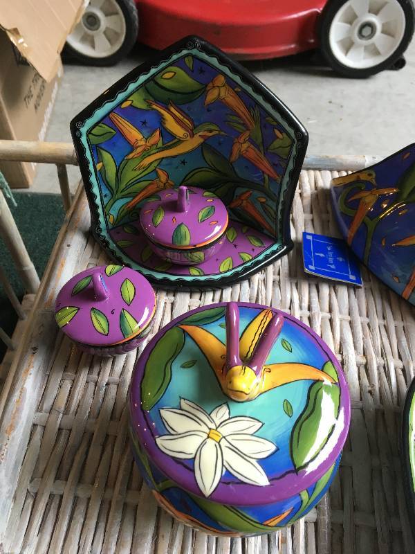 lot 458 image: TERRI KERN DECORATIVE SET AND WICKER STAND