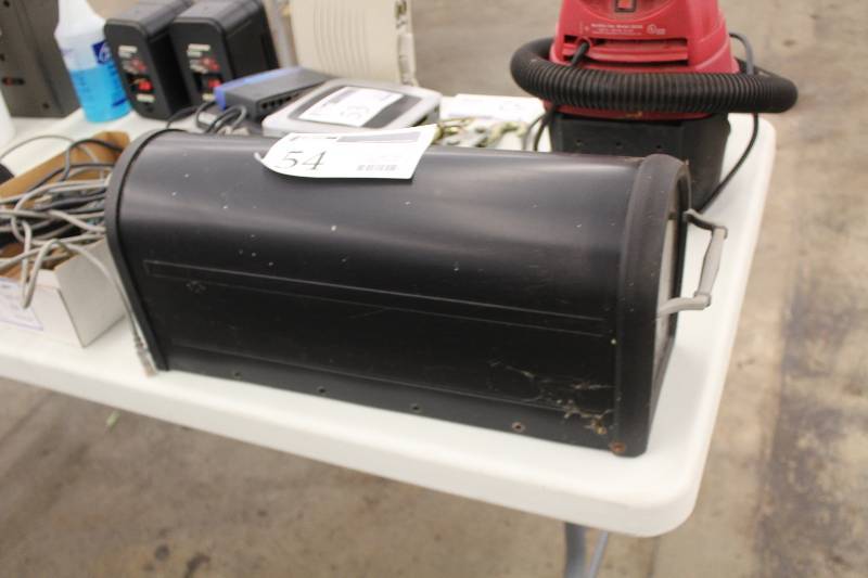 lot 54 image: Lunchbox Style Mailbox