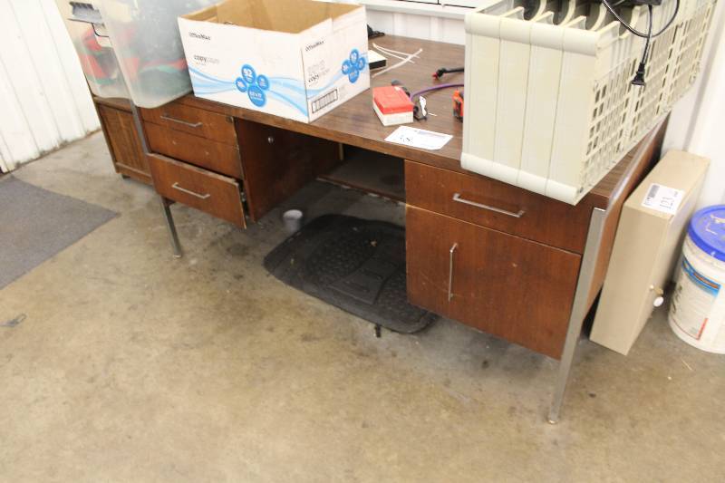 lot 38 image: 4-Drawer Office Desk