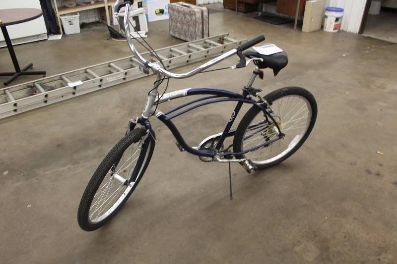 lot 47 image: Schwinn Jaguar 26in. Bike