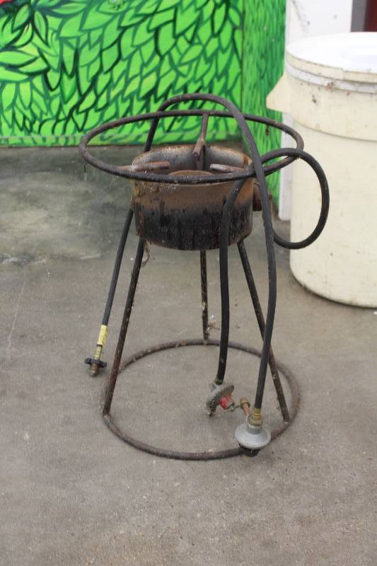 lot 19 image: Fire Stand w Propane Connections