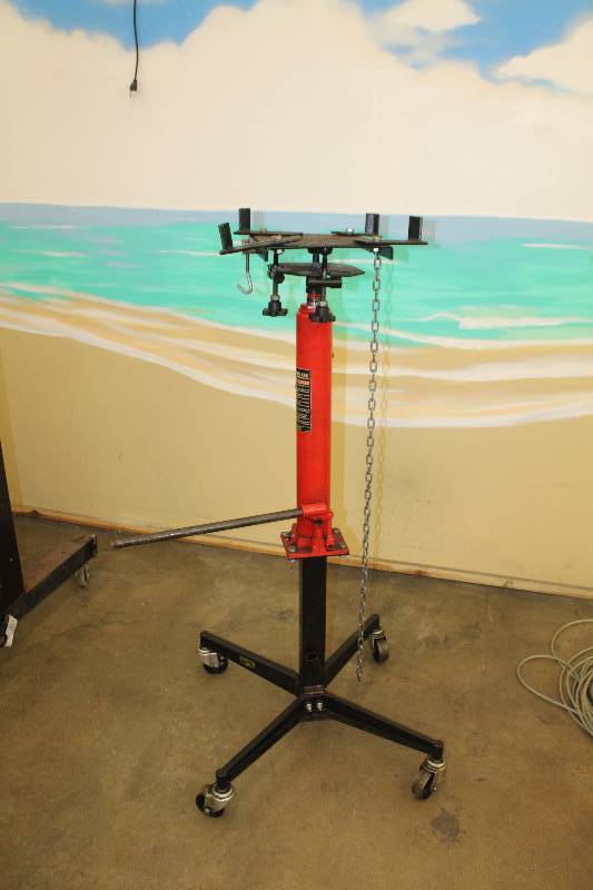 lot 13 image: 1000 lbs. Transmission Lift