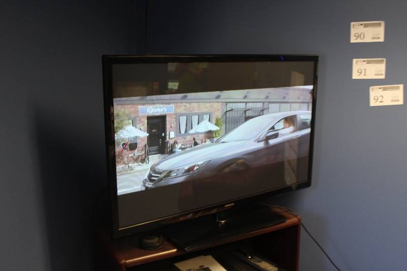 lot 90 image: Samsung Flatscreen TV