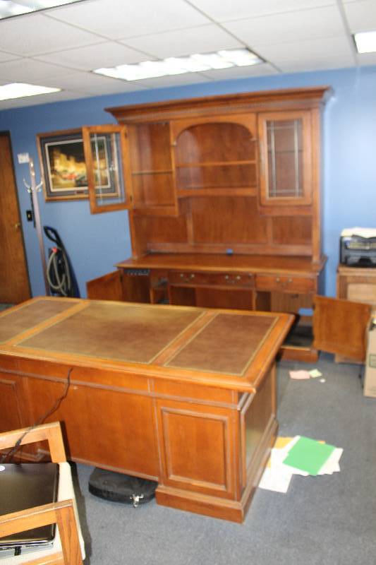 lot 88 image: 7-Drawer Desk w Inlaid Top, 2-Glass Door 2-Door 2-Drawer 4-Shelf Lighted Credenza