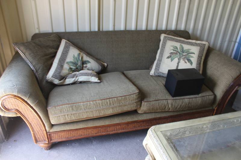 lot 86 image: Couch