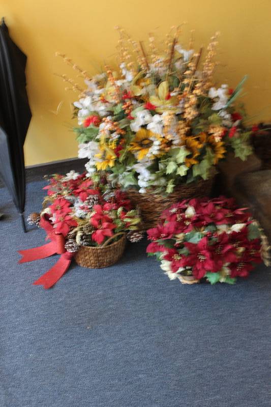 lot 111 image: Fake Flowers