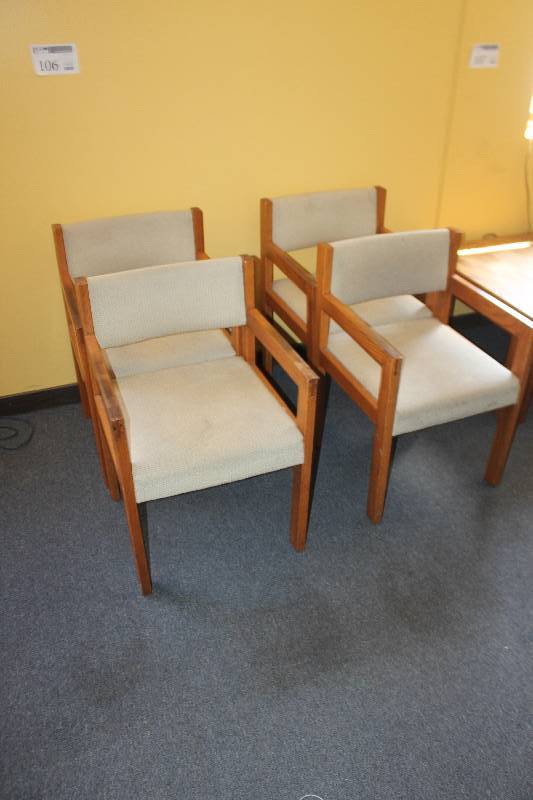 lot 106 image: Lot of (4) Padded Office Chairs