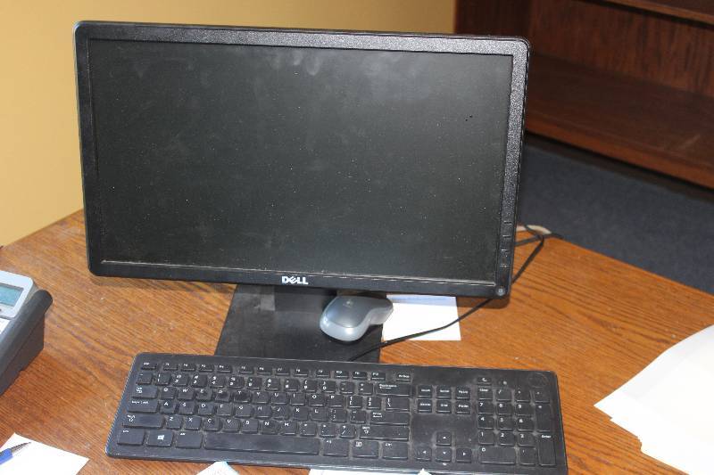 lot 94 image: Dell Desktop Computer w Monitor, Keyboard