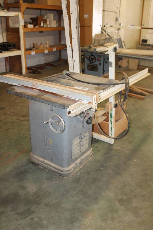 lot 7 image: Rockwell 10 Inch Table Saw