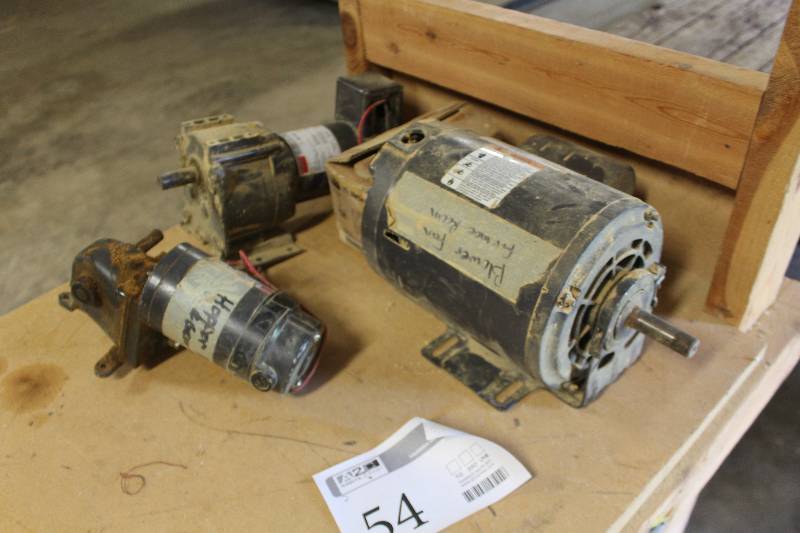lot 54 image: Lot of (2) Motors Includes 1) Dayton Capacitor Start Motor AND 1) Dayton DC Gear Motor