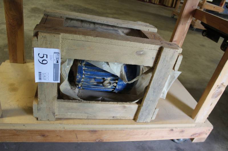lot 59 image: Elektrim Motor