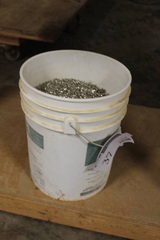 lot 37 image: Bucket of Phillips Countersink Screws