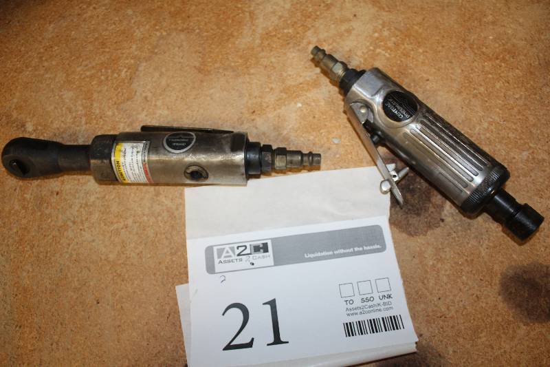 lot 21 image: Lot of (2) Central Pneumatic Air Tools