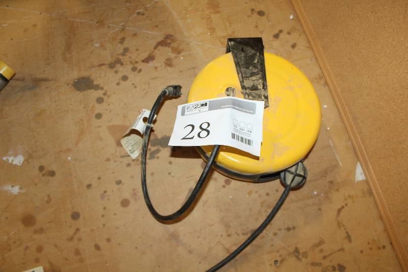 lot 28 image: Pro Reel Electric Cord Reel