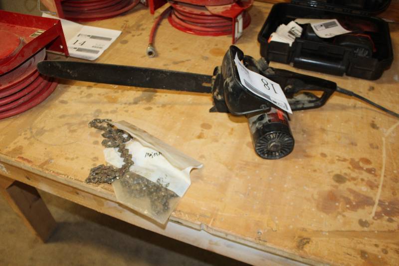 lot 18 image: 16in. Bar Electric Chain Saw