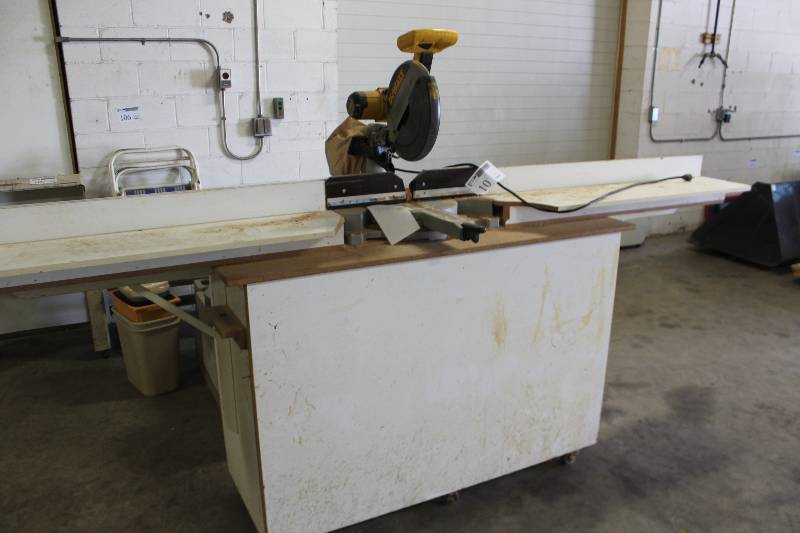 lot 10 image: Dewalt 12in. Sliding Compound Miter Saw