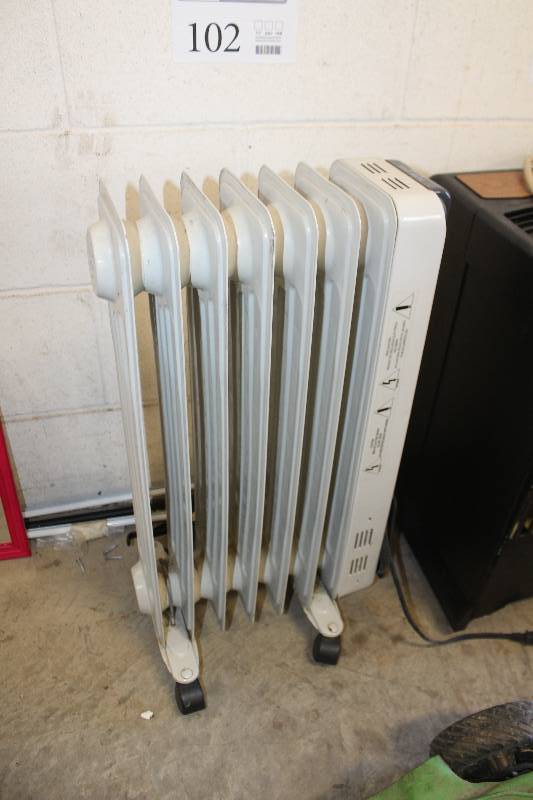 lot 102 image: Intertek 1500W Oil-Filled Radiator