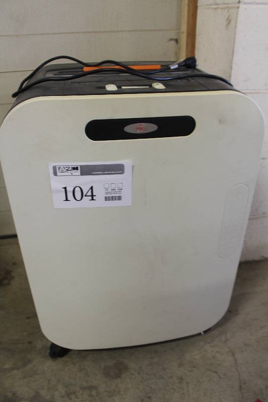 lot 104 image: Shred Master Shredder