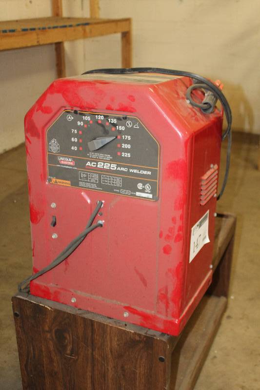 lot 147 image: Lincoln Electric AC 225 Arc Welder