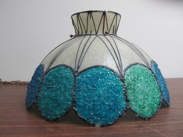 lot 9 image: Mid Century Fiberglass Hanging Pendant Lamp