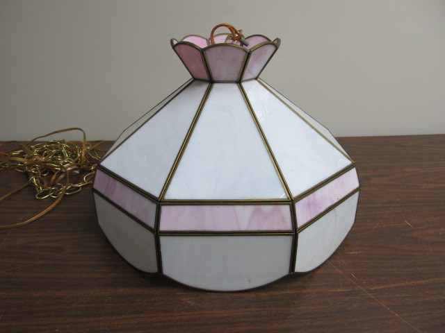 lot 11 image: Vintage Pink & White Slag Glass Parlor Lamp