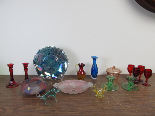 lot 41 image: Lot of Vintage Colored Glass incl Carnival Glass Bowl