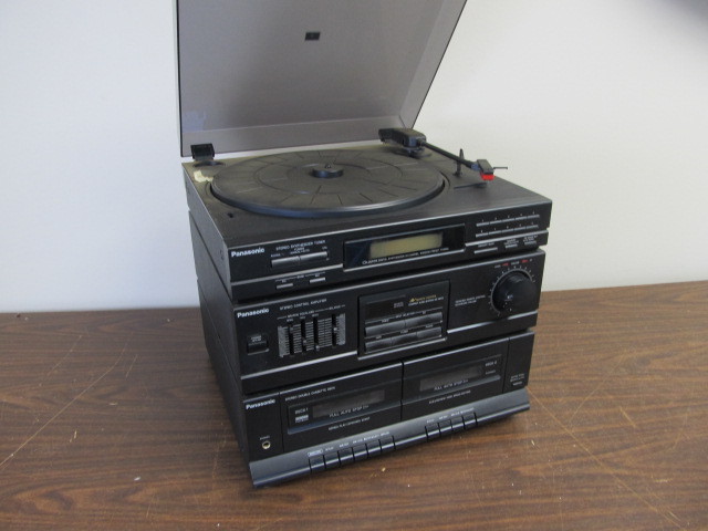lot 57 image: Working Panasonic AmplifierTunerTurntable