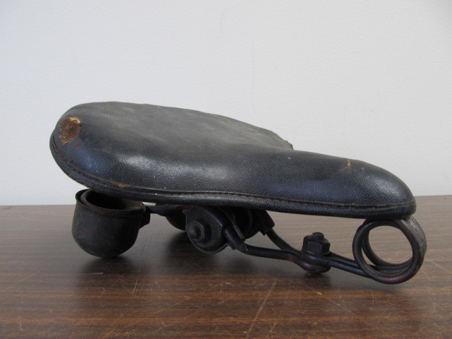 lot 65 image: Vintage Leather 1940s Lepper Bicycle Seat
