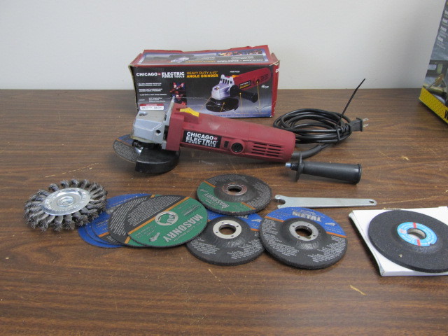 lot 117 image: Chicago Electric Angle Grinder wBox & Accessories