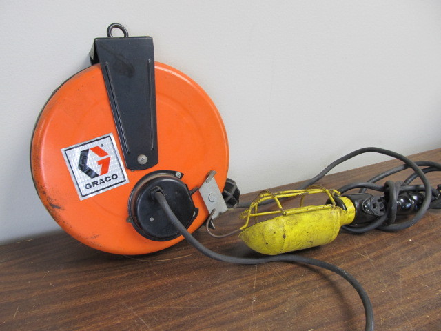 lot 118 image: 30 Graco Reel Light