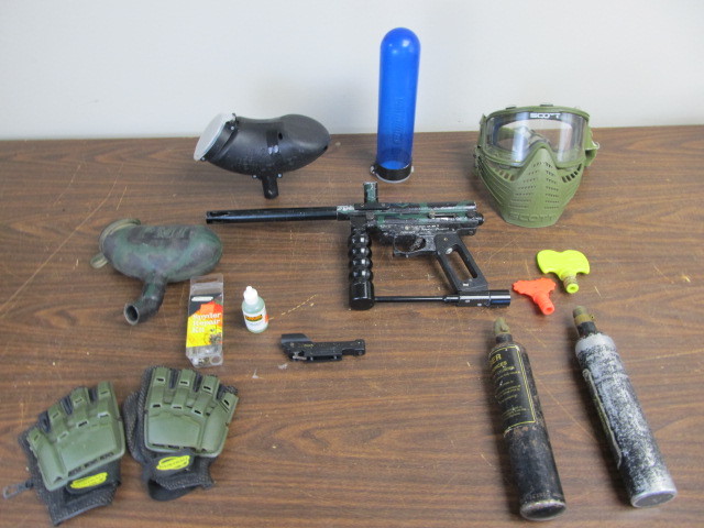 lot 121 image: Spyder Paintball Gun wAccessories