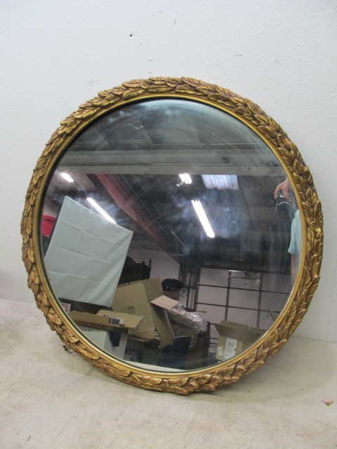 lot 126 image: Antique Gold Gilt Wood Round Wall Mirror