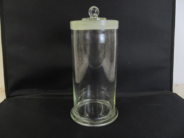 lot 132 image: Antique Glass Apothecary Jar