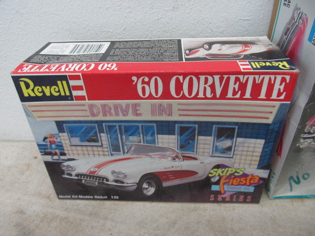 lot 152 image: Lot of 5 Vintage Model Kits