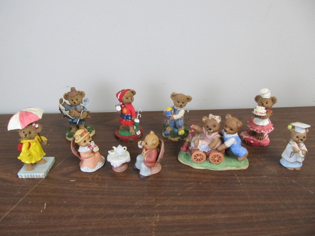lot 145 image: Lot of Bear Figurines
