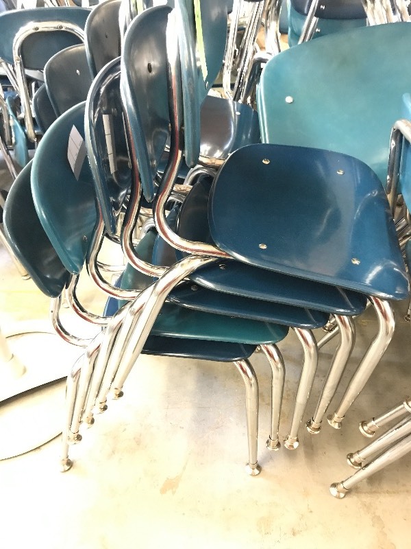 9 COMPOSITE PLASTIC CHAIRS