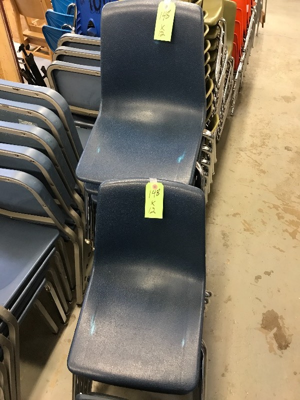 12 PLASTIC CHAIRS