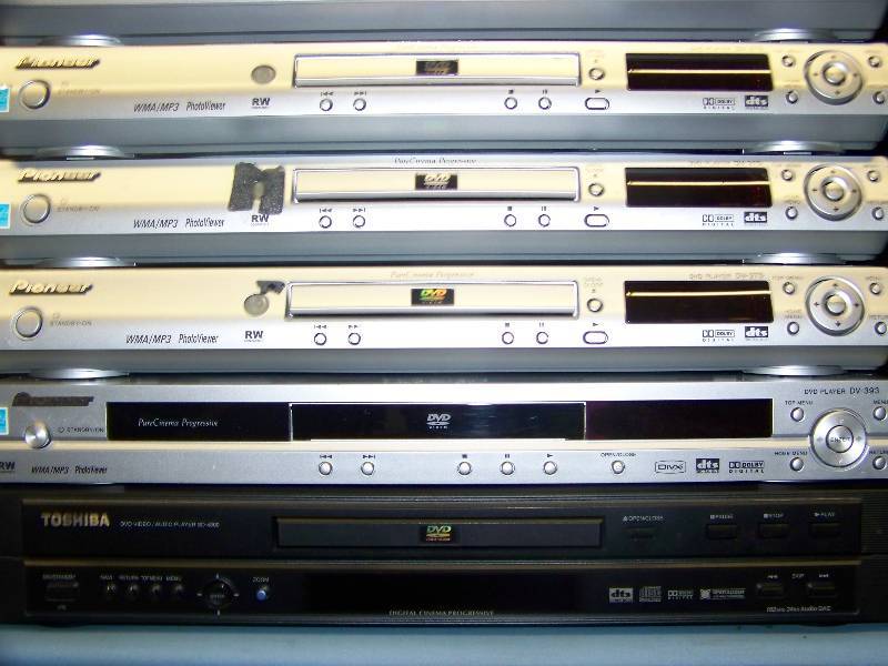 lot 77 image: (10) DVD  CD Players and (5) Video Cassette Recorders  VCRs