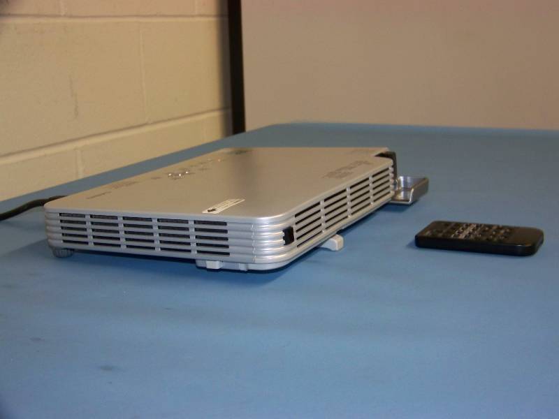 lot 29 image: Casio,XJ-S52, DLP Projector with Remote Control