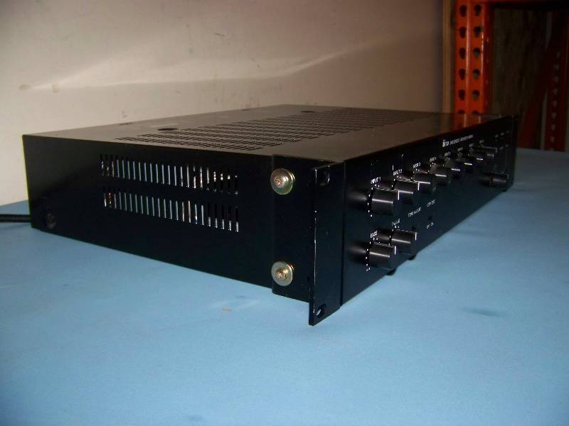lot 69 image: TOA, 900 Series II, 8 Channel Mixer  Power Amplifier  Amp with (2) Rear Modules