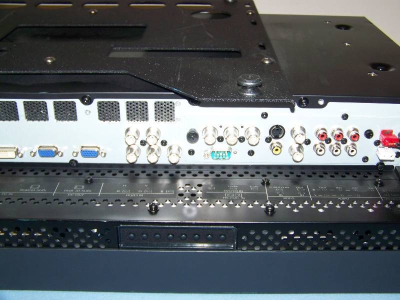 lot 22 image: 32, NEC, MultiSync, Professional Grade, Full HD, LCD Display  Monitor