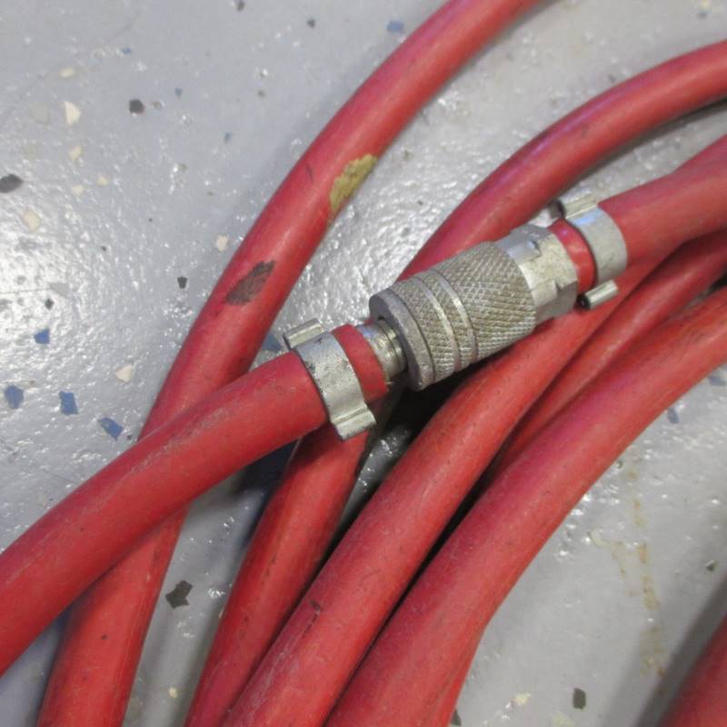 lot 14 image: (2) Air Hoses approx. 30