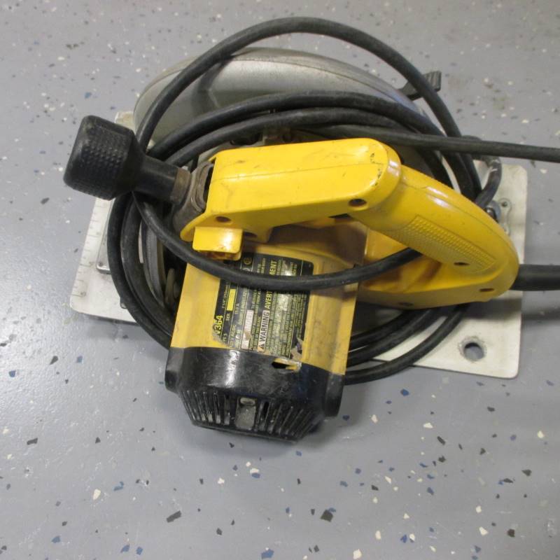 lot 18 image: DeWalt DW364 Circular Saw