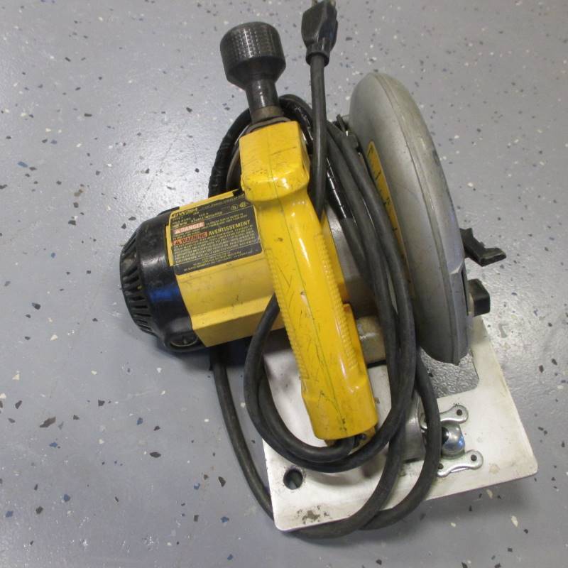 lot 19 image: DeWalt DW364 Circular Saw